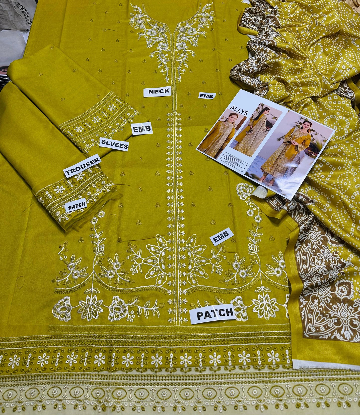 ALLYS (Premium Dhanak) – 3 Pcs Unstitched Suit